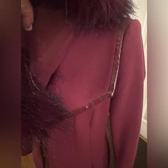 WHBM Elegant Burgundy Coat with Faux Fur REMOVEABLE Collar - Picture 6 of 17